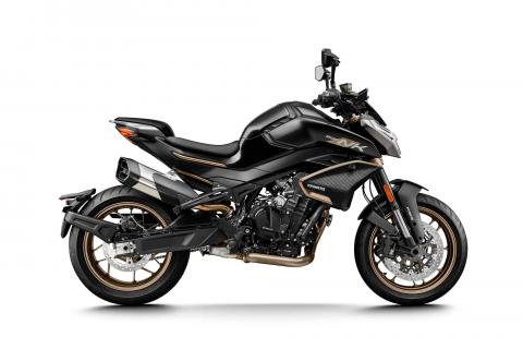 Motocykl CFMOTO 800NK Advanced - černá