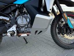 800MT‑X Kryt motoru a nádrží